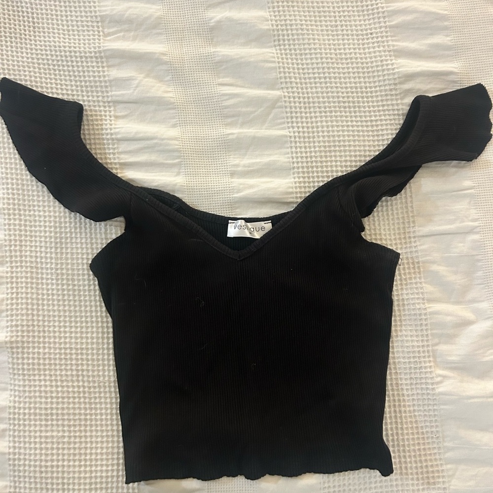Vestique Black Off-Shoulder Crop Top